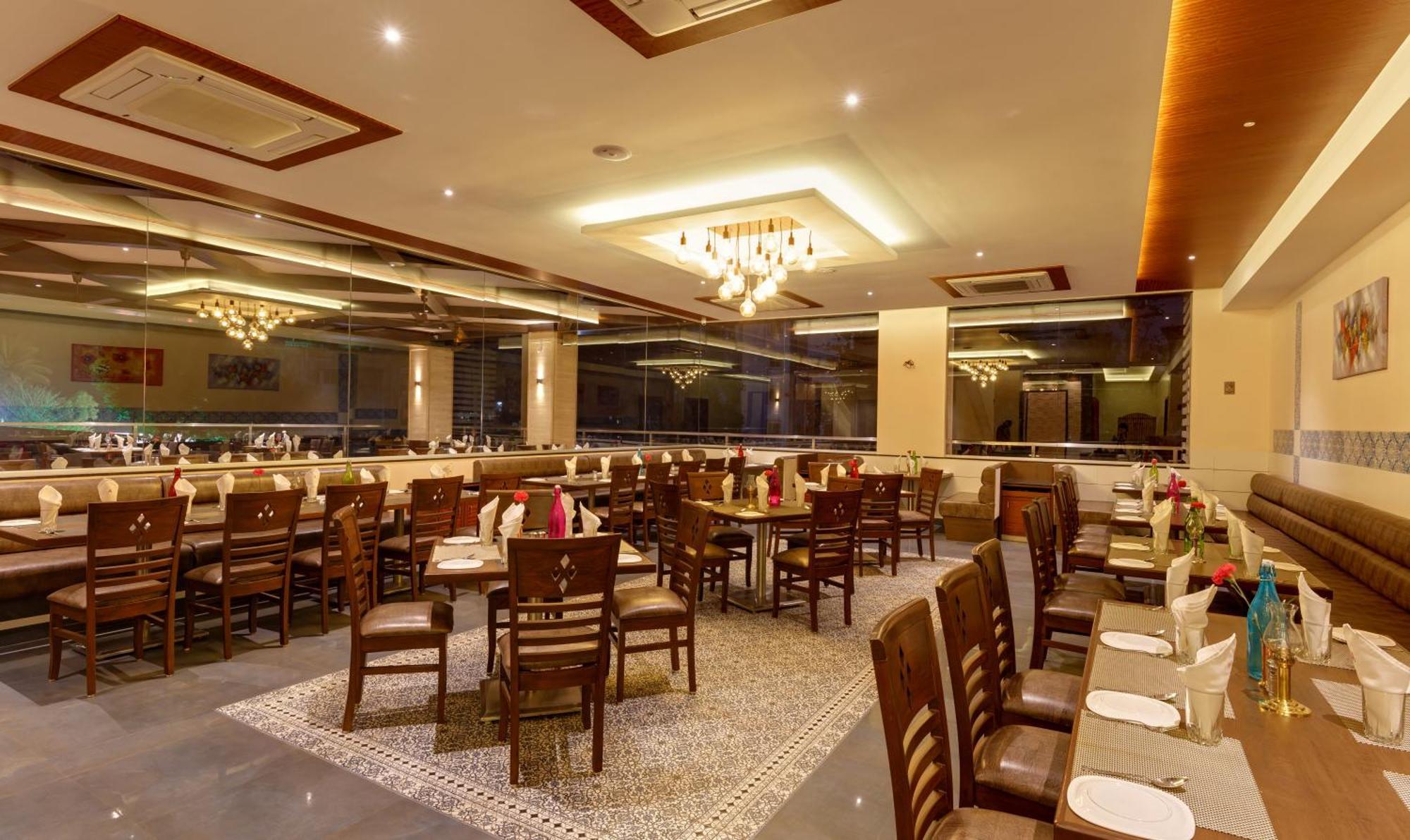 Hotel Ayodhya Kolhapur Buitenkant foto