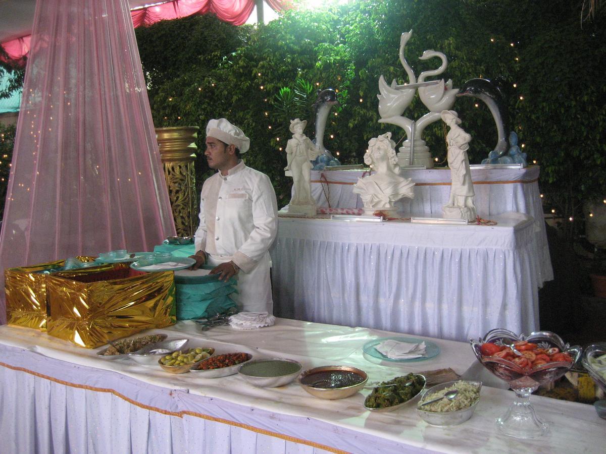 Hotel Ayodhya Kolhapur Buitenkant foto