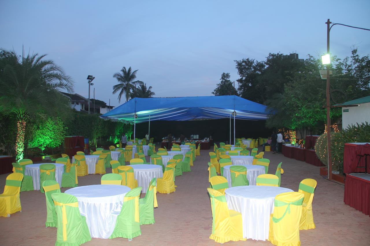 Hotel Ayodhya Kolhapur Buitenkant foto