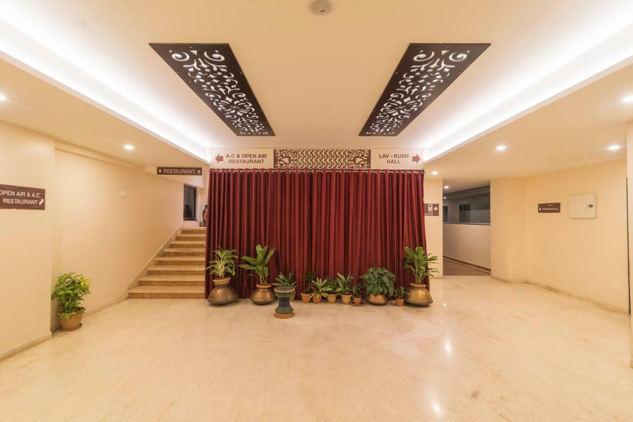 Hotel Ayodhya Kolhapur Buitenkant foto