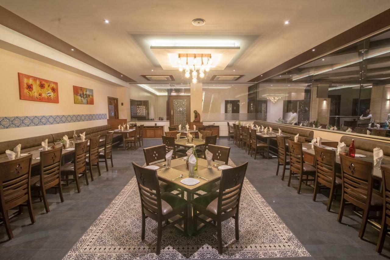 Hotel Ayodhya Kolhapur Buitenkant foto
