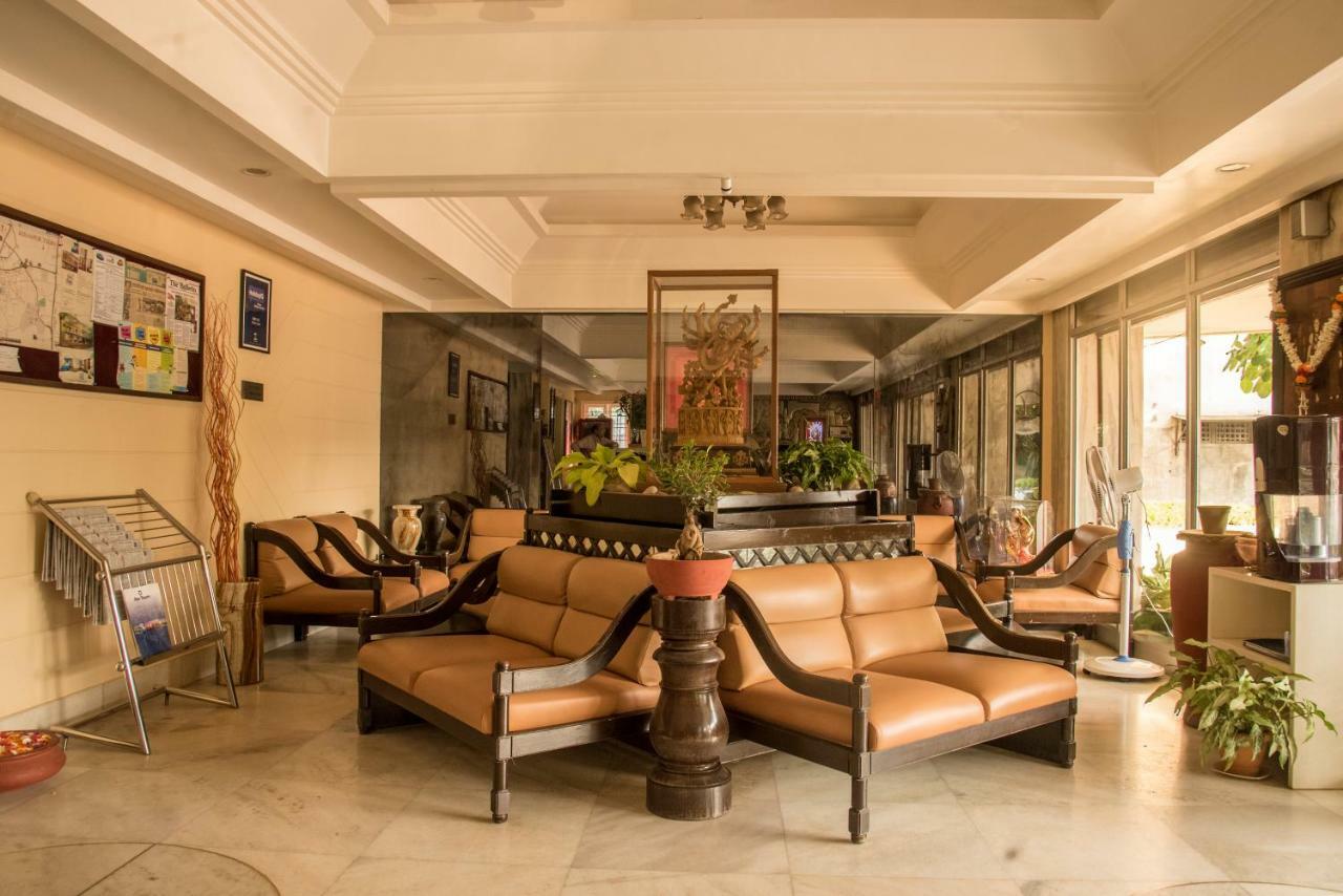 Hotel Ayodhya Kolhapur Buitenkant foto