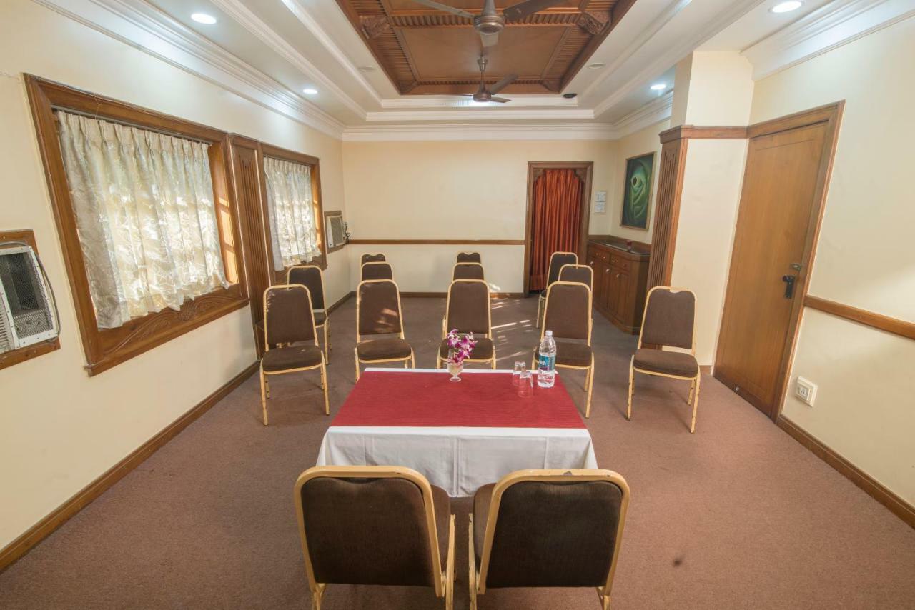Hotel Ayodhya Kolhapur Buitenkant foto