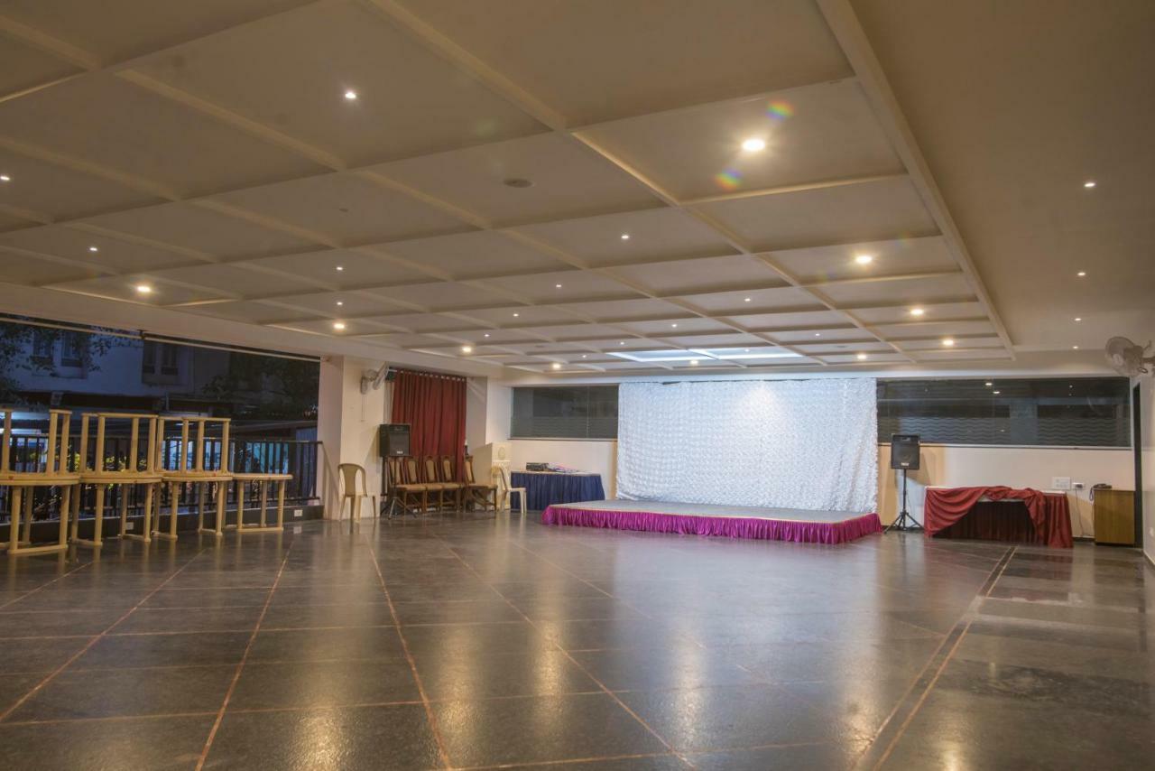 Hotel Ayodhya Kolhapur Buitenkant foto