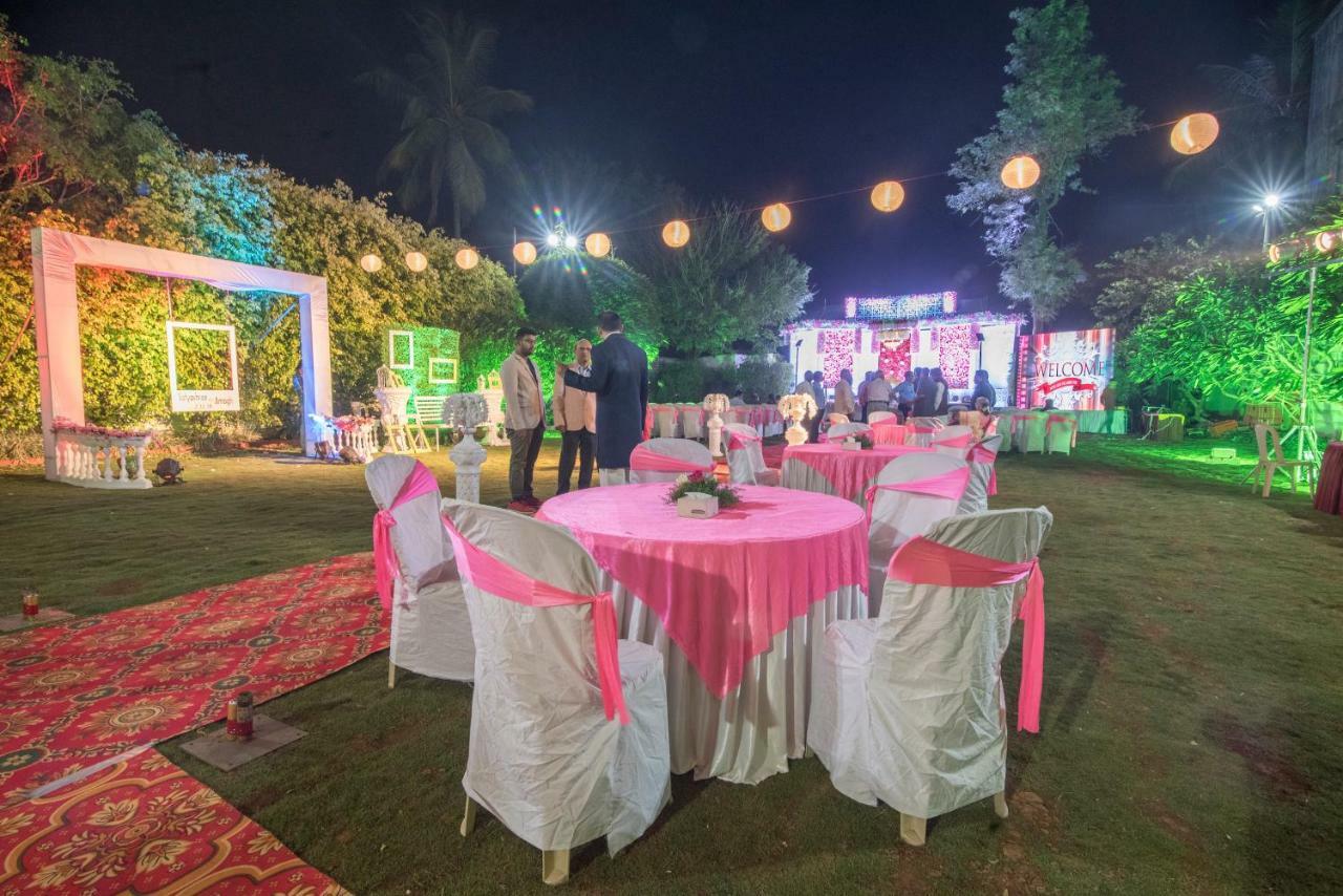 Hotel Ayodhya Kolhapur Buitenkant foto