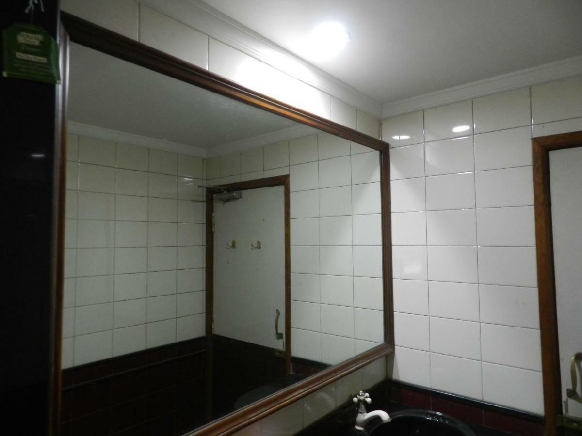 Hotel Ayodhya Kolhapur Buitenkant foto