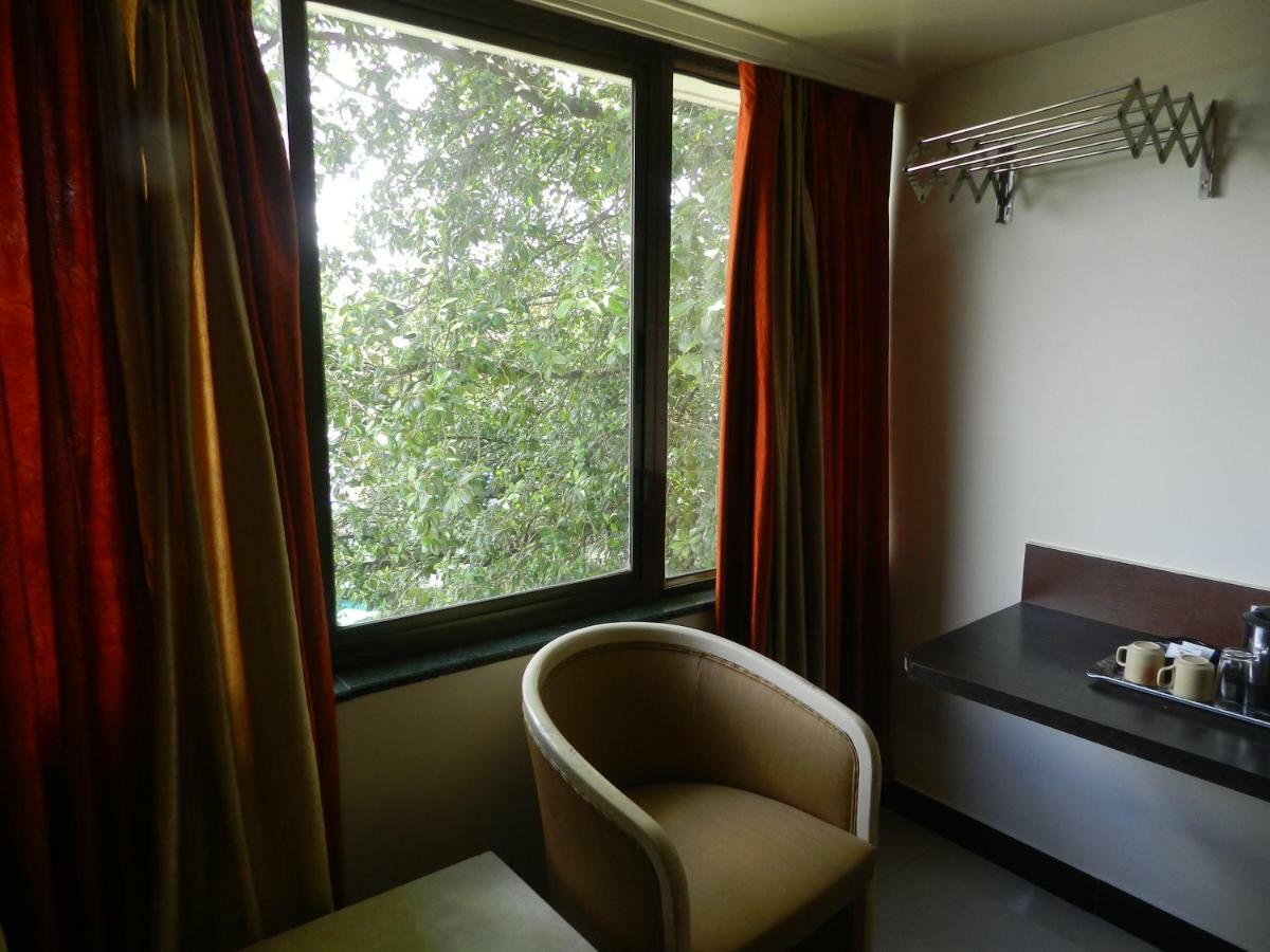 Hotel Ayodhya Kolhapur Buitenkant foto